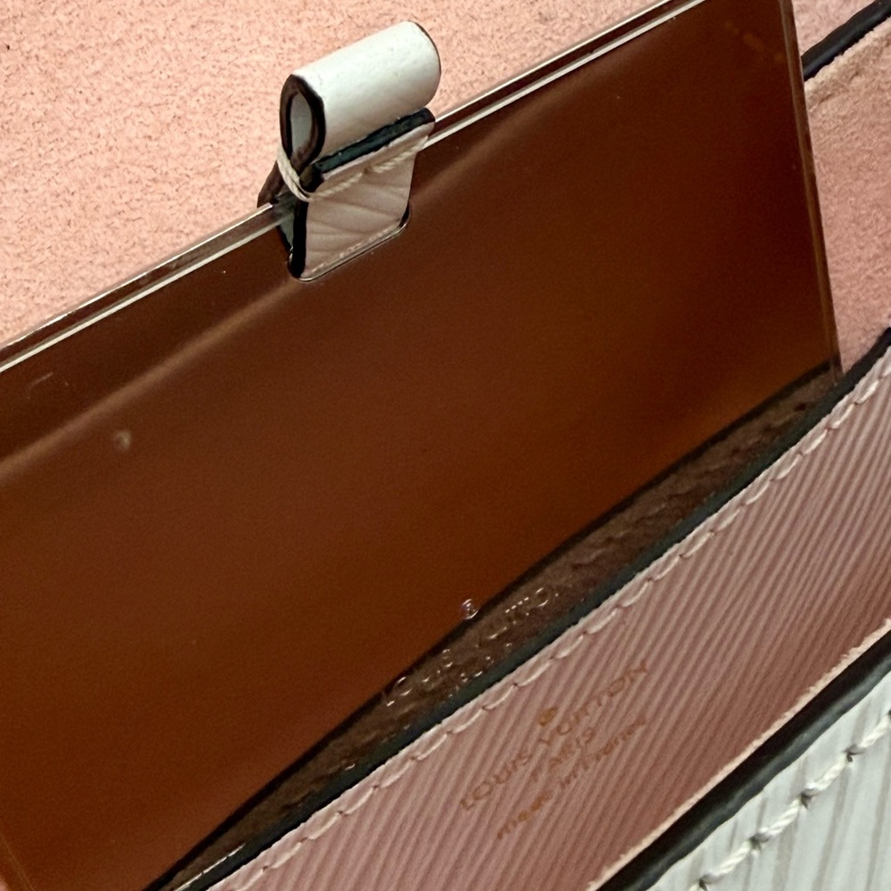 Louis Vuitton Bag - Picture 5 of 12